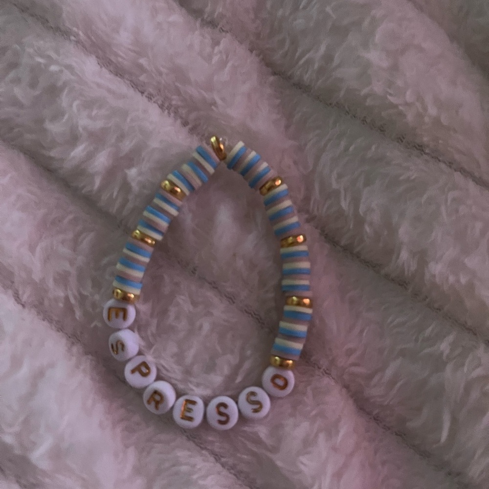 21 sabrina carpenter handmade concert worn bracelets! - Picture 4 of 16